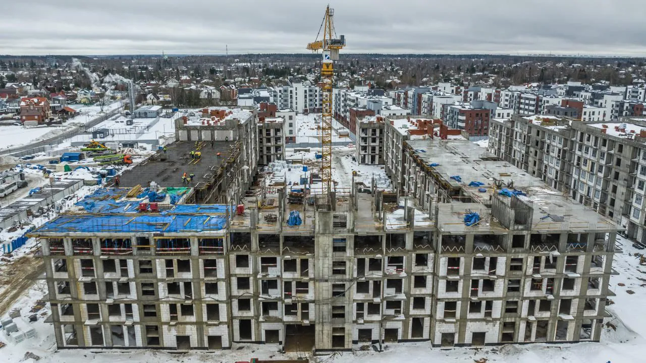 Строительство второй очереди подмосковного ЖК «Равновесие» продолжают возводить в Одинцово