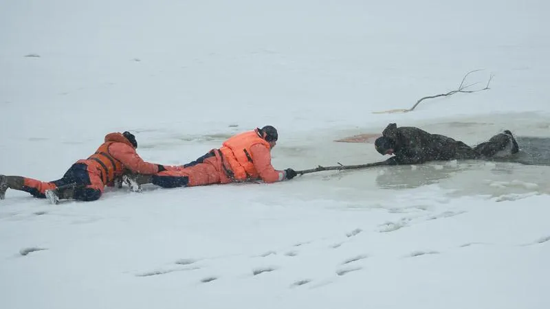 Какие опасности таят в себе подмосковные водоемы в феврале