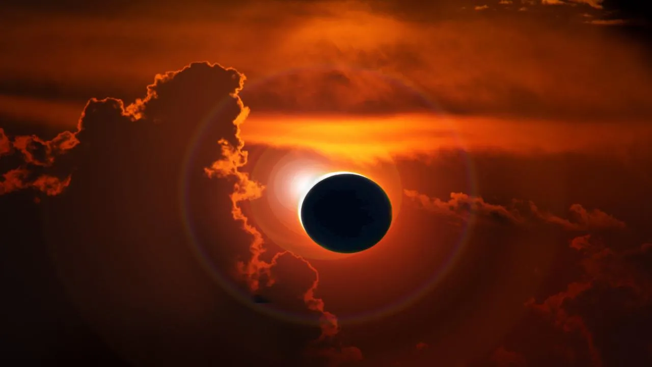 Черное Солнце огненной лошади: сочетание затмения и Рамадана назвали уникальным моментом силы