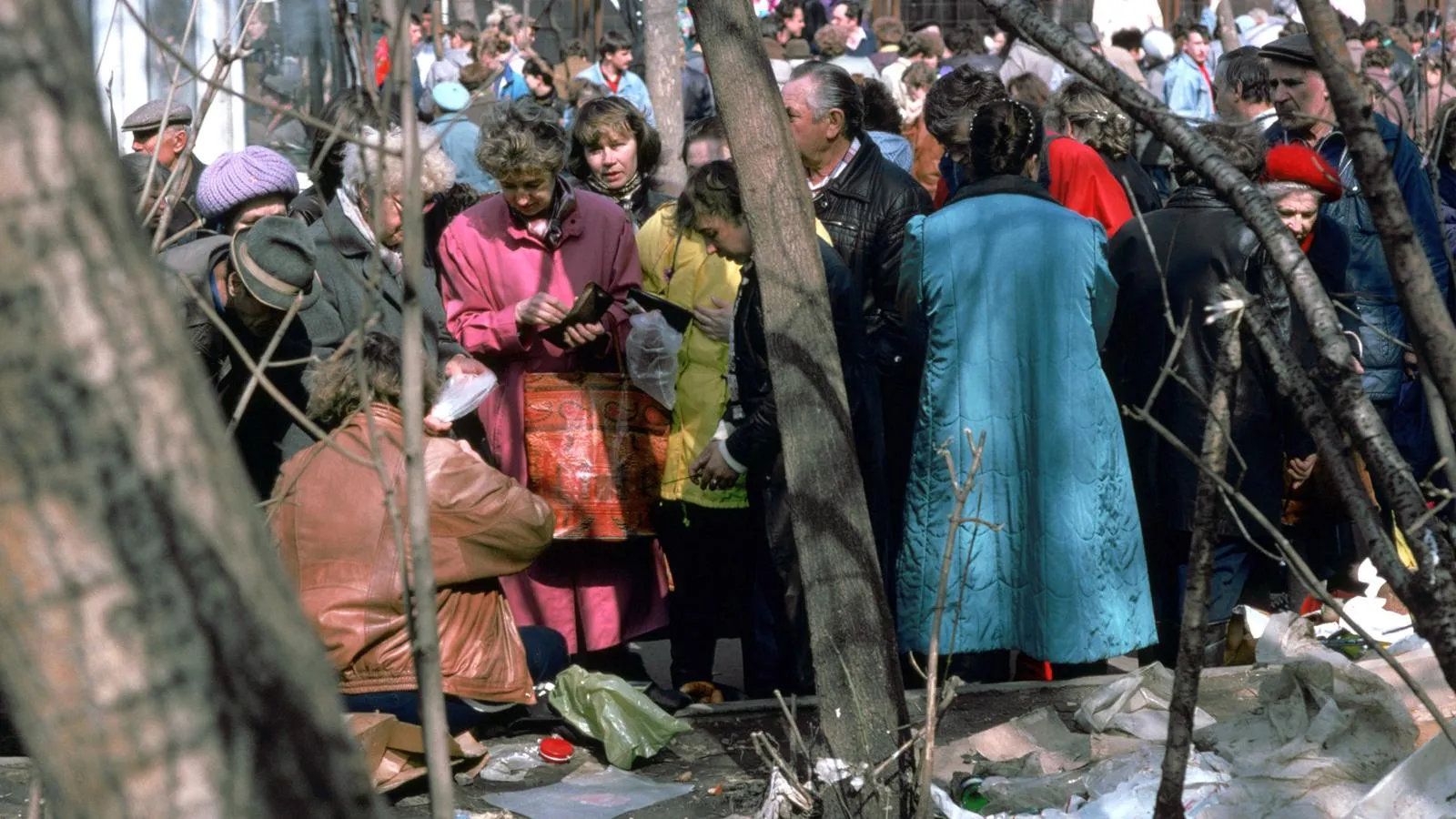 Стихийный рынок, Москва, 1994 год. Peter Arkell