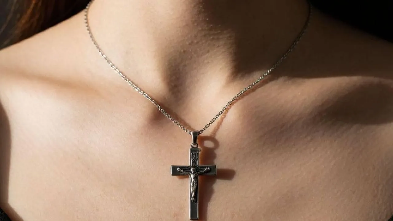 Потерялся нательный крестик: инструкция и запреты от священника РПЦ