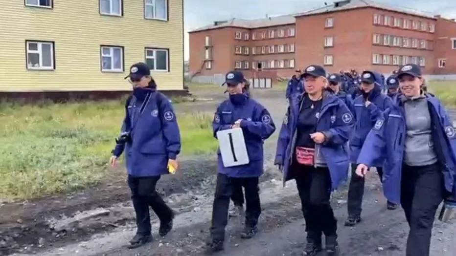 Флаг Дмитровского техникума – в Арктике!