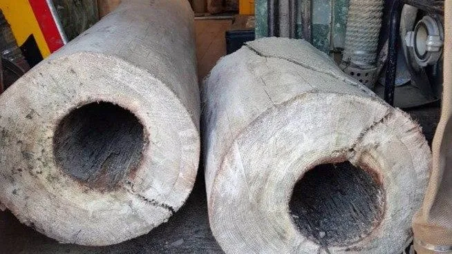 Коммунальщики случайно вырыли старинный водопровод в Ивантеевке