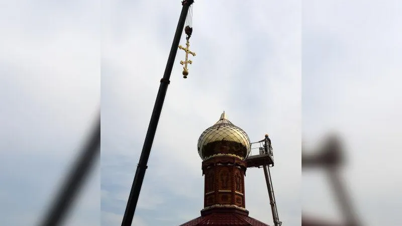 Крест установили на куполе Богоявленского храма в городском округе Павловский Посад