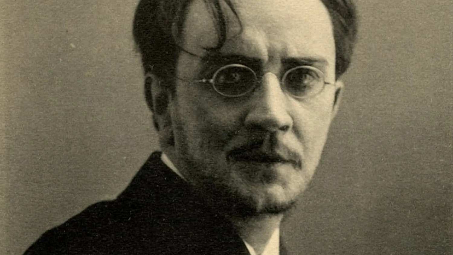 Артист Василий Качалов в роли Ивана Карамазова в спектакле МХТ «Братья Карамазовы». Фото: ГМЗ «Зарайский кремль» (архив)