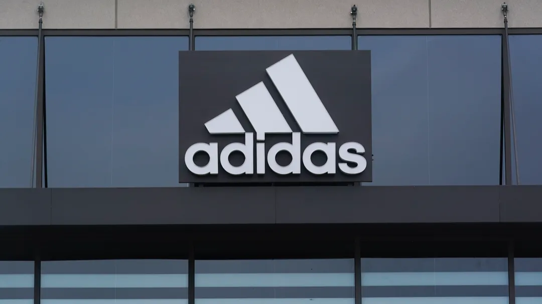 Adidas firma store