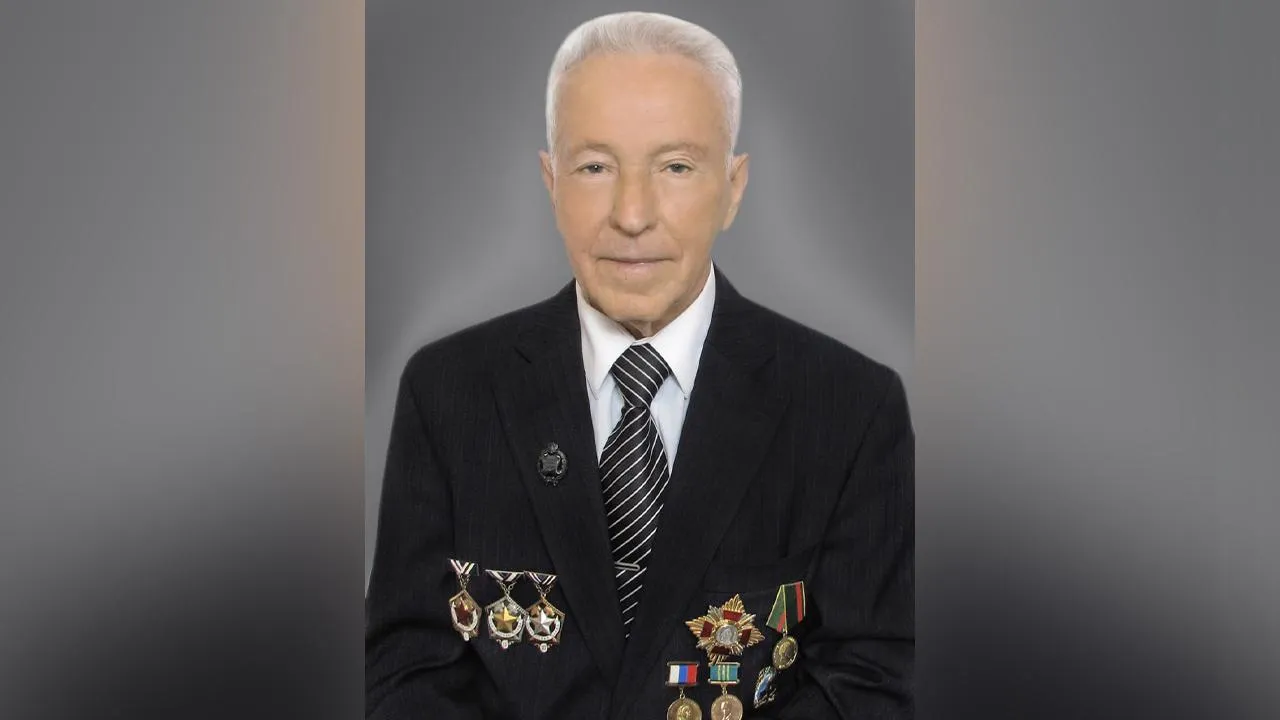 «Смогу согреть их души и сердца»: подмосковный поэт отправил бойцам на передовую свое творчество