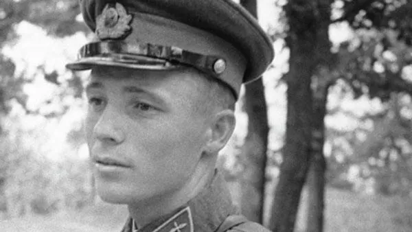 К 100-летию летчика Виктора Талалихина выпустят конверт с оригинальной маркой