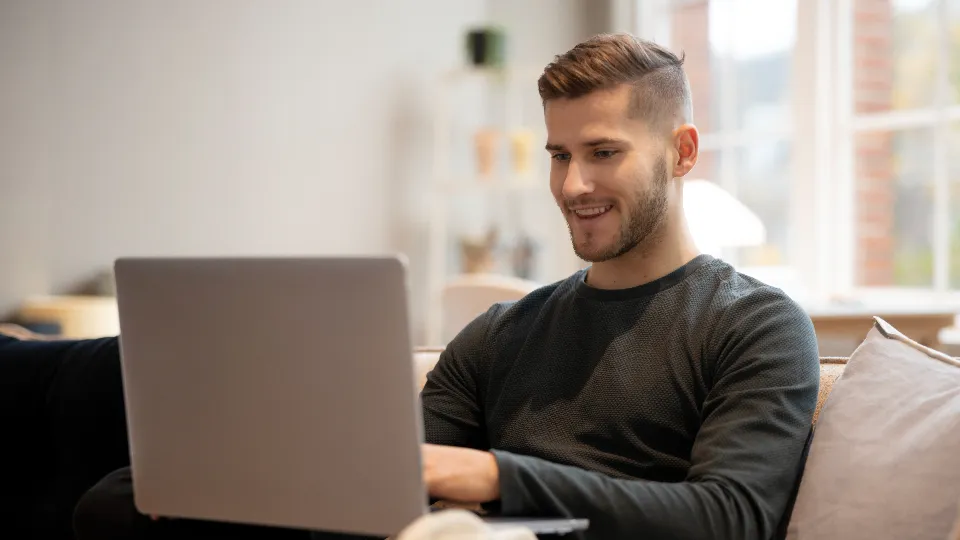 Участникам предстоит с помощью компьютера «оживить» картины. Фото: freepik.com