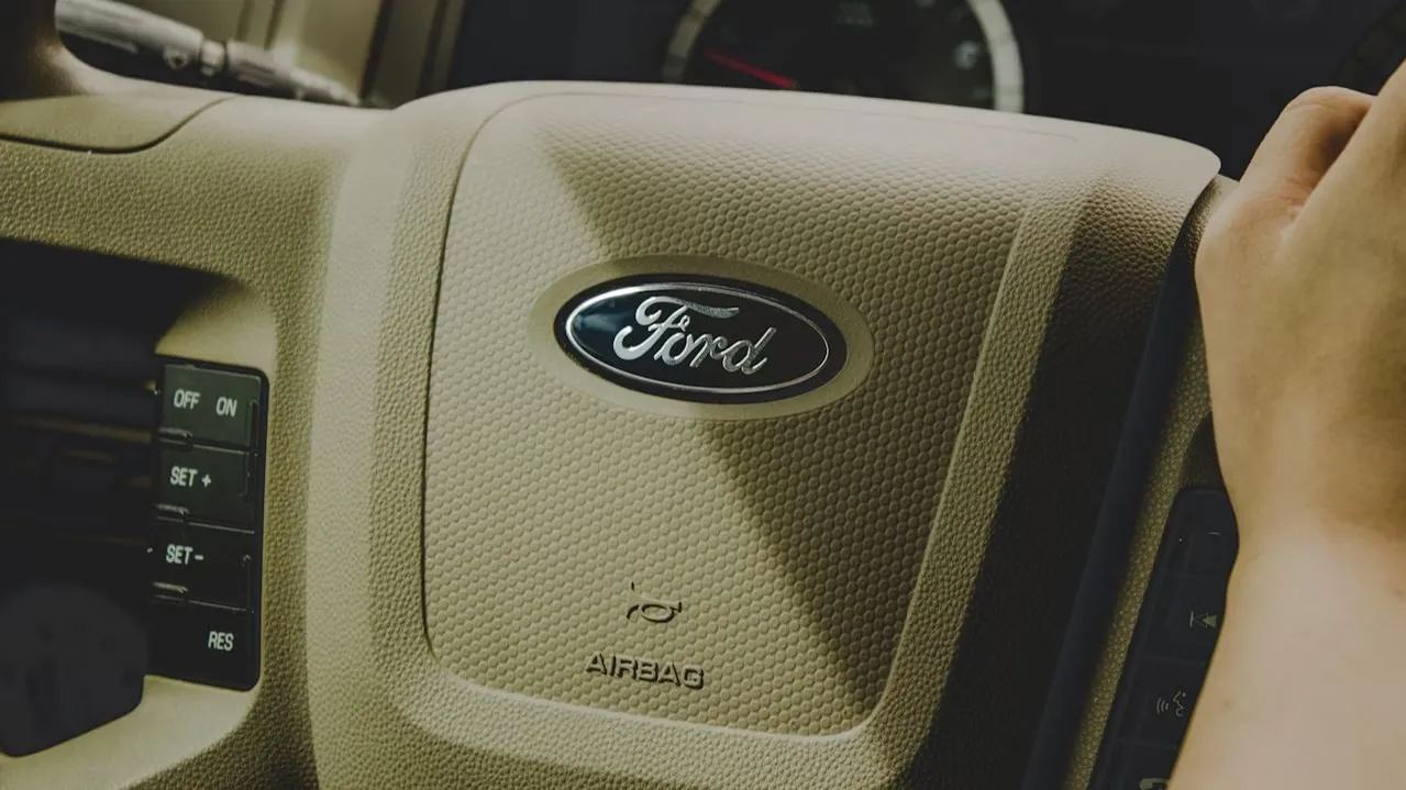 Ford предлагает владельцам Toyota денежные премии для покупки Bronco