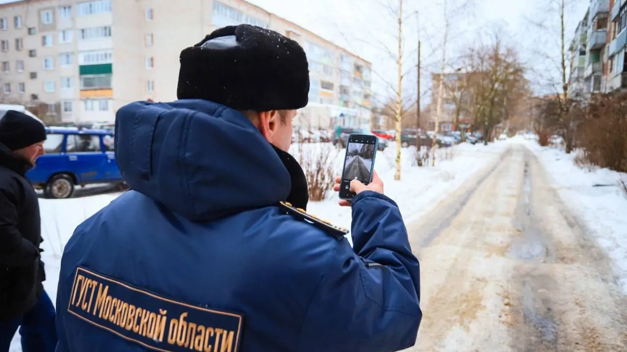 Коммунальные службы Подмосковья расчищают дворы и городские локации от снега