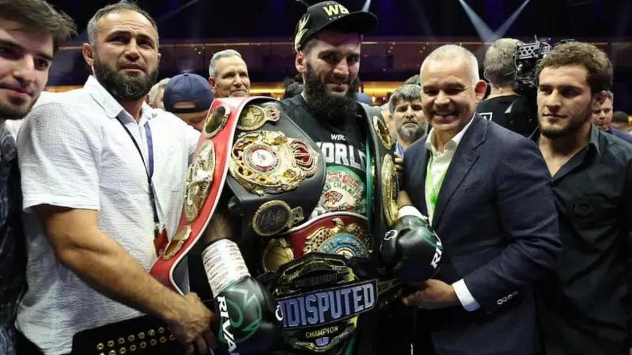 Бетербиев становится абсолютным чемпионом мира