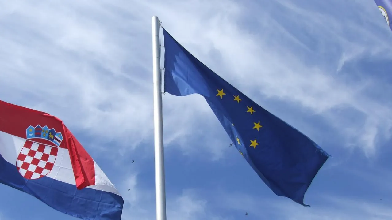 Европарламент собрал восемь подписей для диалога с РФ