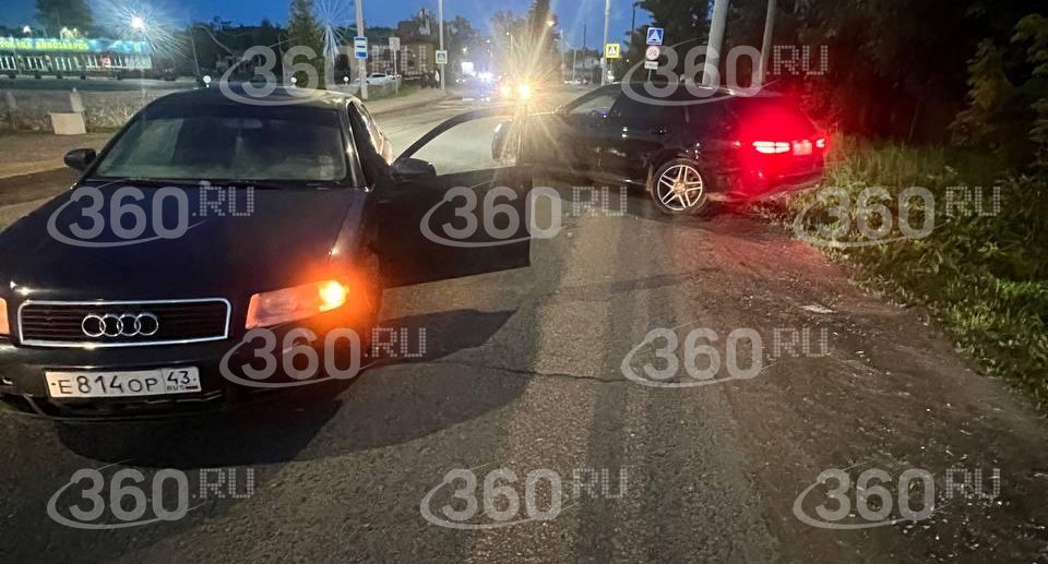 В Кирове пьяный мужчина на Audi протаранил Mercedes