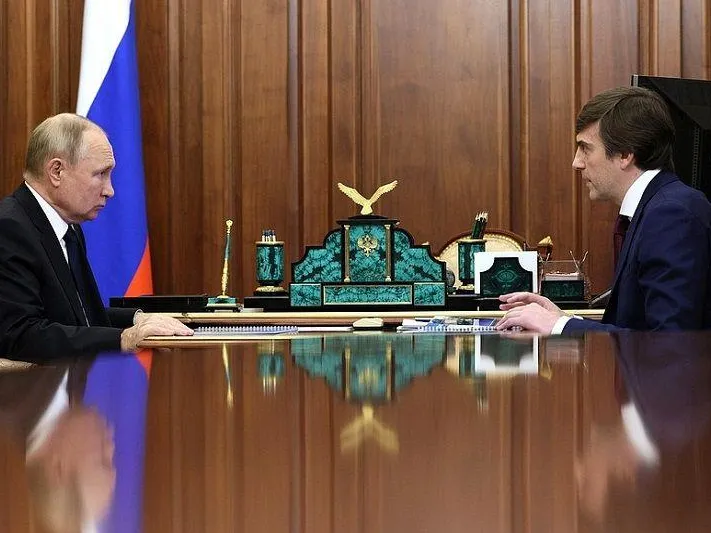 Эксперт рассказал, о чем говорили Путин и министр просвещения Кравцов