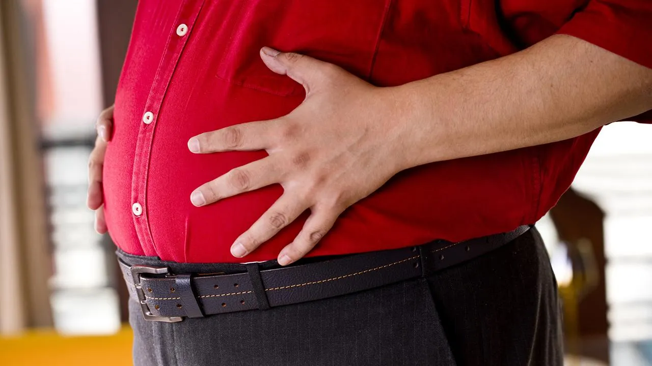 Ожирение в России бьет рекорды: эндокринолог назвала привычки, которые реально спасают от набора веса