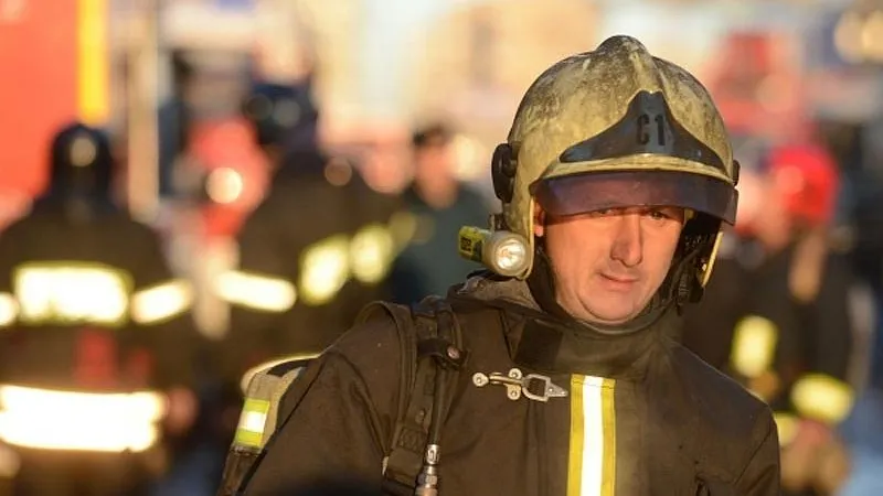 Электрокабель загорелся в жилом доме в Москве