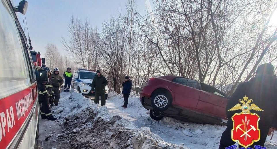 МВД по Кузбассу: в Анжеро-Судженске водитель сбил идущих по тротуару пешеходов