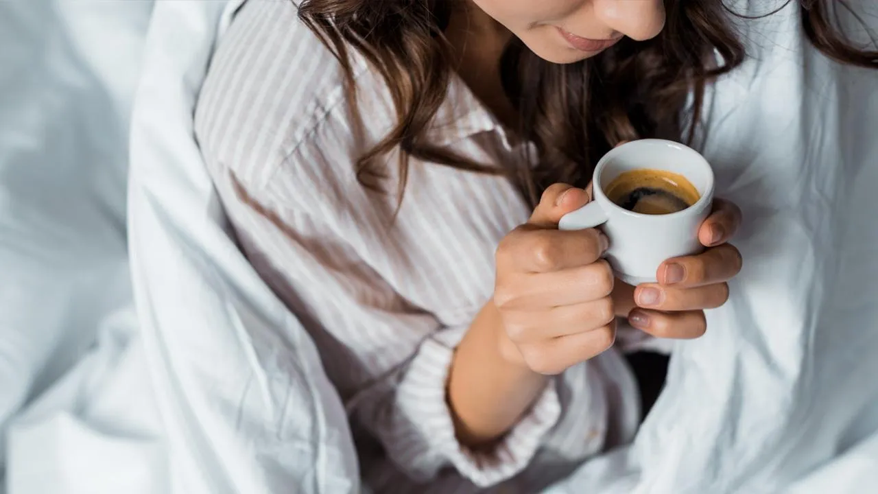 Прямой путь на кладбище: чем опасна утренняя привычка пить кофе с сигаретой