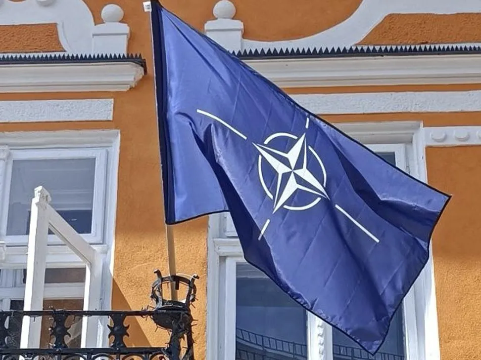 Европу смоет в утиль: зачем НАТО нужен военный конфликт с Россией, и кого хотят поселить на территории Украины?