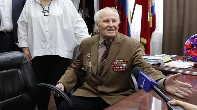Ветерану ВОВ, переехавшему из Львова в Дзержинский, помогли получить российское гражданство