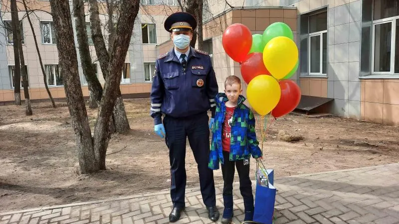 Домчал без промедления: сотрудник ГИБДД помог спасти задыхающегося мальчика в Балашихе