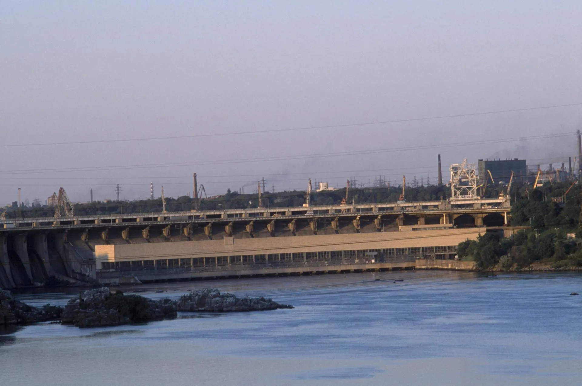 Днепровская ГЭС. hutchison