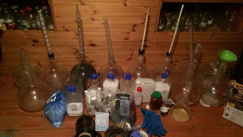 Амфетаминовую лабораторию с противогазами оборудовали в Раменском районе