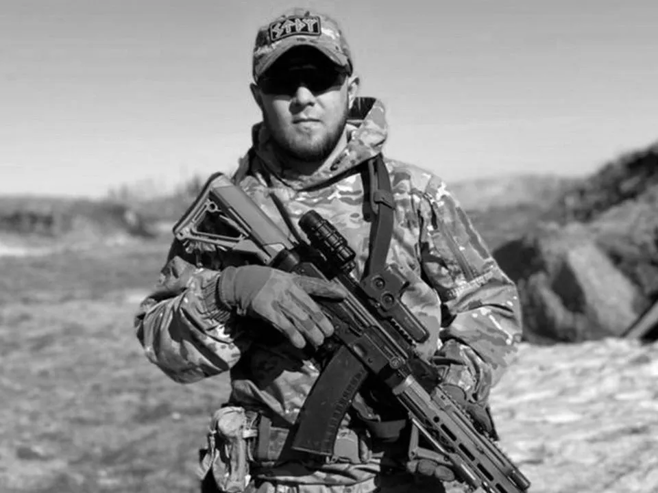 «Я ненавижу родной поселок»: женщина обиделась на офицеров, которые не вручили ей орденскую книжку погибшего сына