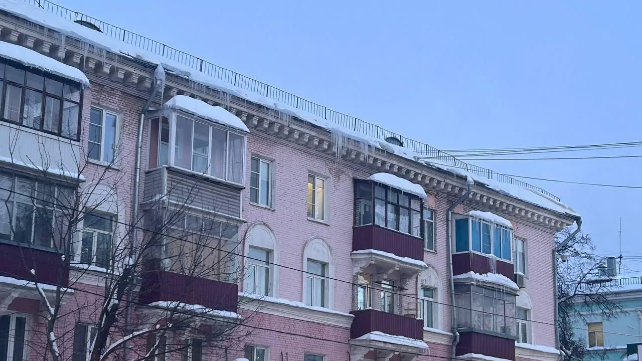 УК Подмосковья очистили от сосулек почти 3 тыс. крыш