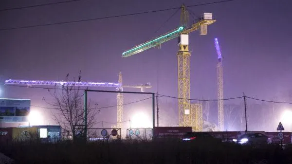 Сто башенных кранов с подсветкой украсят Московскую область 