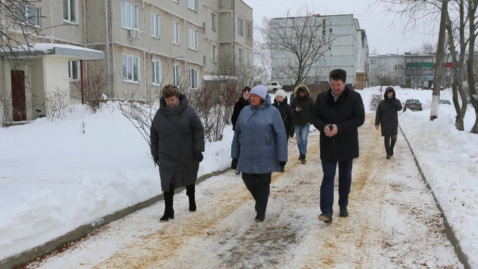 Заместитель главы администрации г.о. Серебряные Пруды Светлана Севостьянова (слева). Фото: vk.com/Олег Павлихин