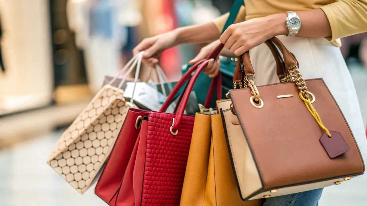 Пустые чемоданы и маникюр за 3 копейки: россияне штурмуют Вьетнам из-за дешевых услуг