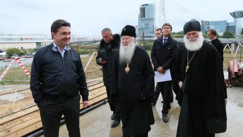 Воробьев остался доволен ходом строительства храма в Красногорске