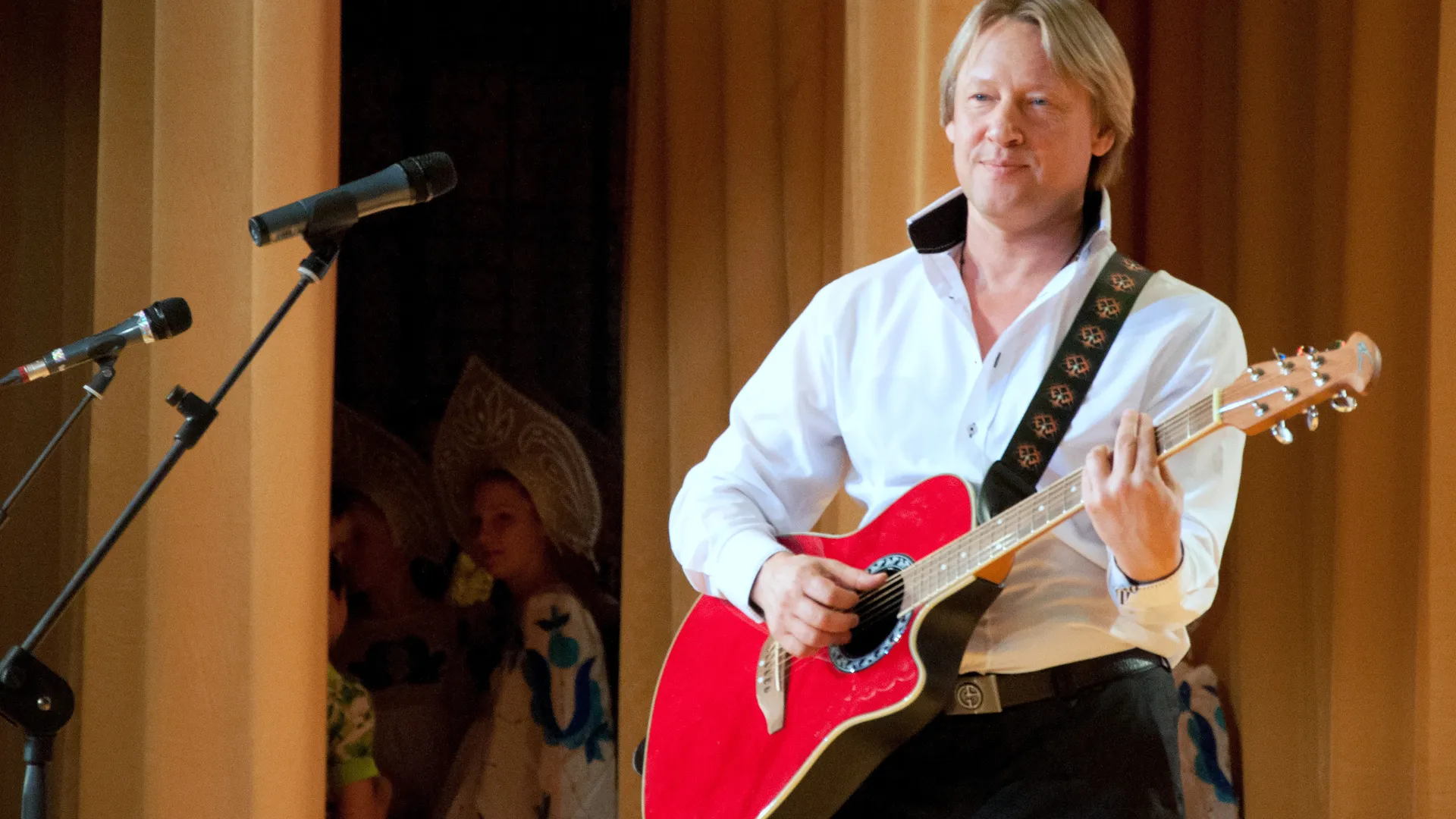 Дмитрий Харатьян