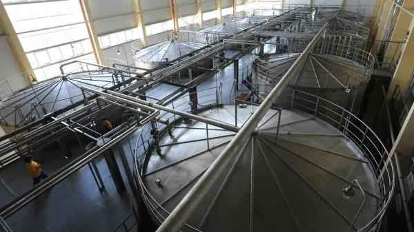 Спиртзаводы и парфюмерные компании будут выпускать антисептики