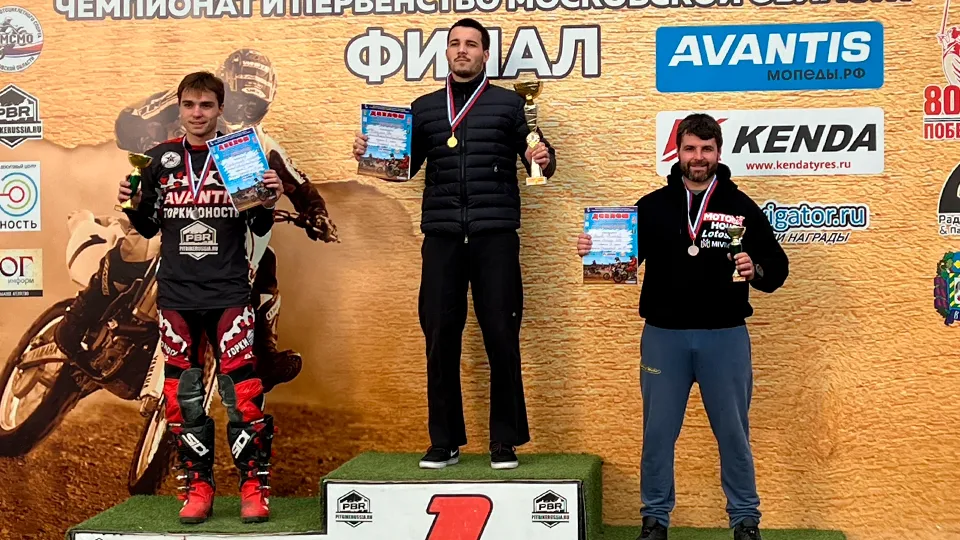 Руководитель мотоклуба «Легион МХ» Алексей Иванов (справа). Фото: vk.com/Мотоклуб «Легион МХ» Зарайск