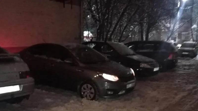 Полиция спасла парня, задохнувшегося в своей машине в Серпухове