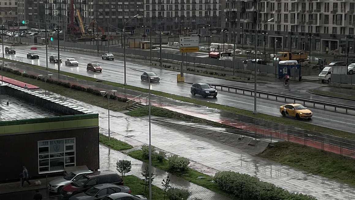 «Море едет к тебе»: Москва ушла под воду из-за сильных ливней