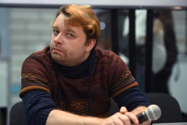 Александр Пелевин на презентации своей новой книги «Гори огнем» на международной ярмарке интеллектуальной литературы non/fictioNo24 в московском Гостином дворе.