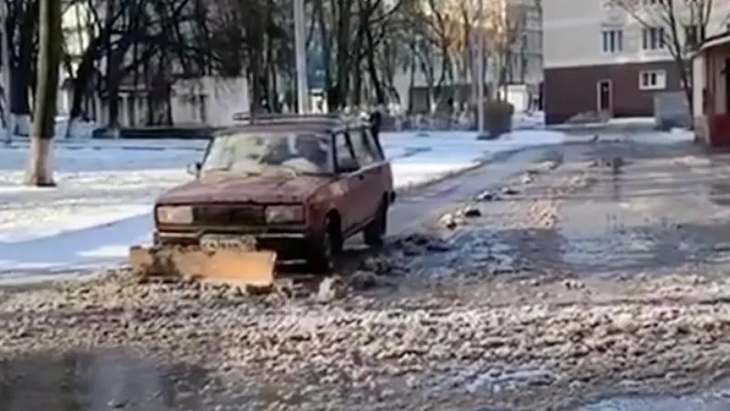 Дворник больницы в Раменском смастерил «Жигули»-снегоуборщик