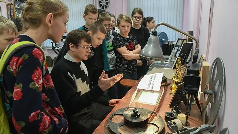 В Долгопрудном работает уникальная выставка об истории кино