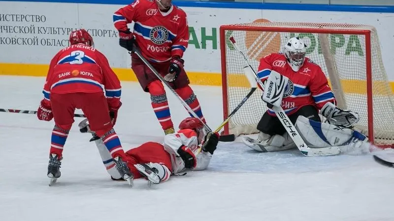 Две команды из Подмосковья поборются за звание чемпиона Ночной хоккейной лиги