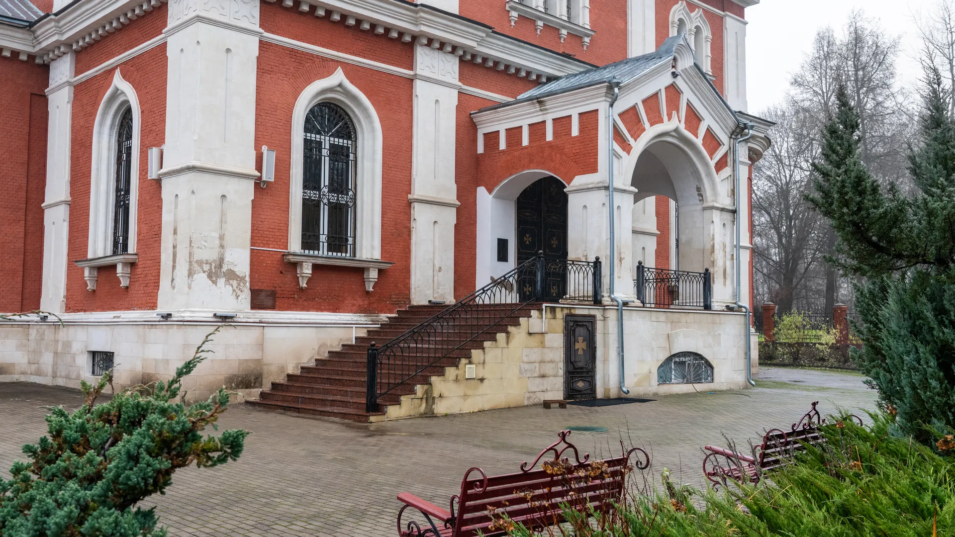 Церковь Всех Святых в Серпухове