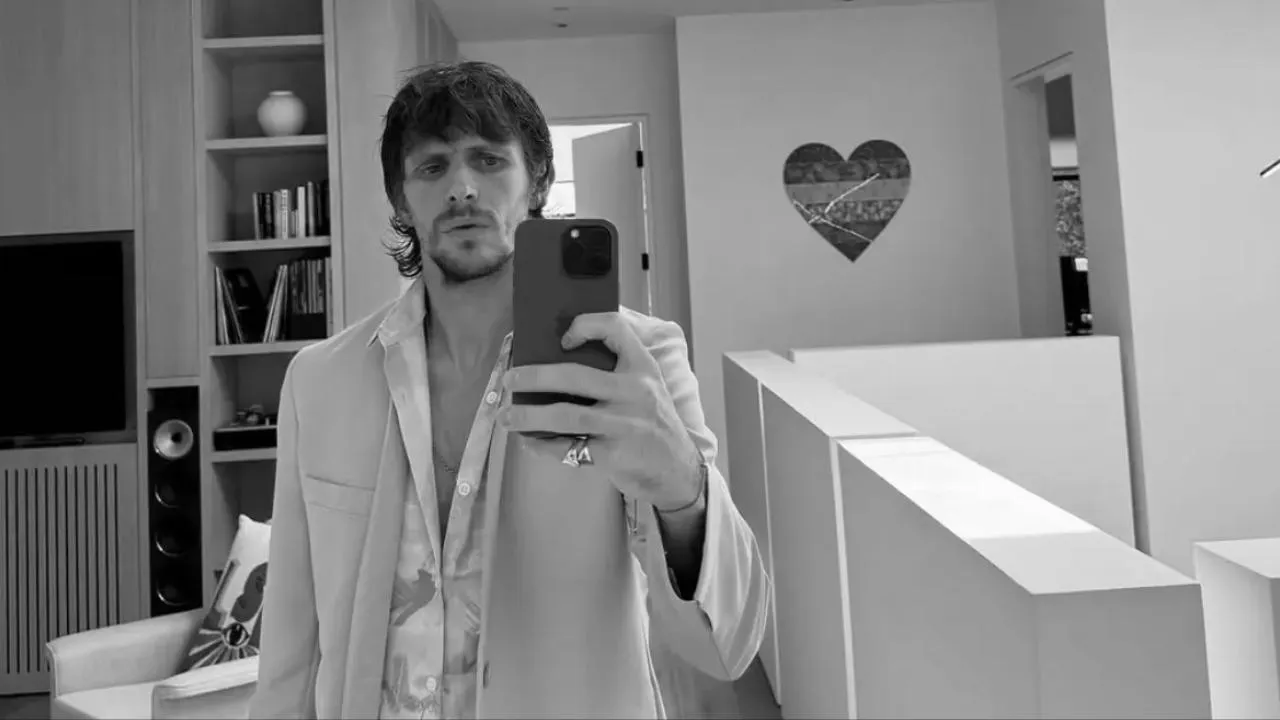 Разбил головой стеклянную дверь на вилле: актер и футболист Джейк Холл трагически погиб на Майорке