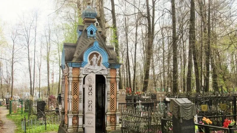 Склеп книготорговца в Солнечногорске