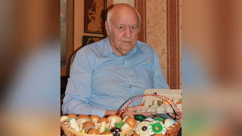 Мастеру елочных игрушек, не выходящему на улицу из-за инвалидности, подарили квартиру