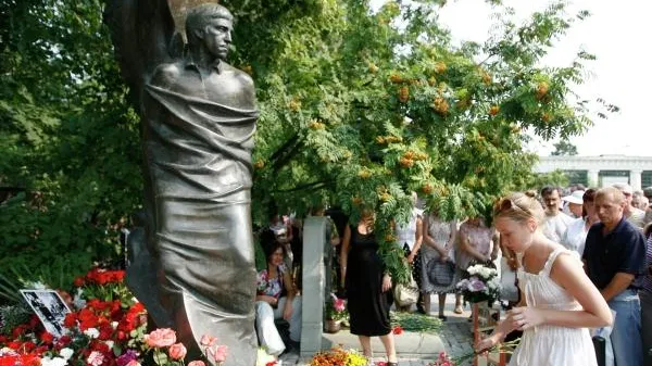 Известный журналист считает, что памятник Высоцкому потерял свою уникальность