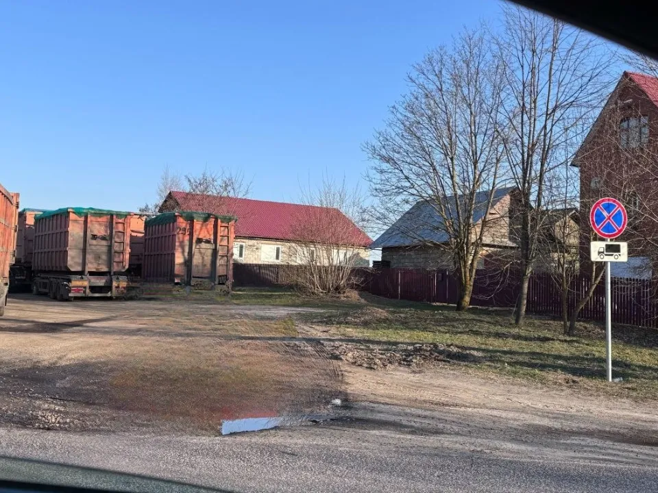 Знак большегрузам не помеха. Фото: REGIONS/Василий Тремасов