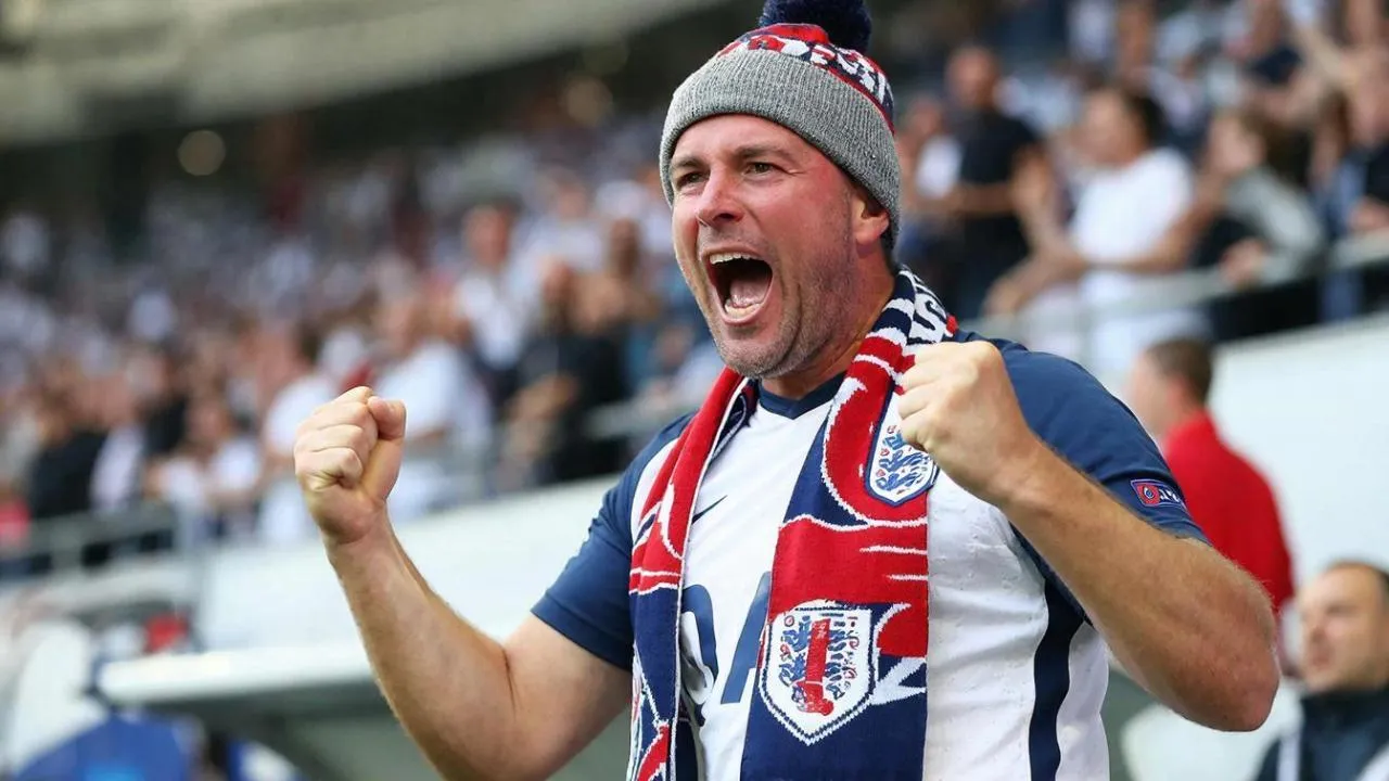 Футбольное поле боя: мужчина погиб через пять лет после избиения толпой фанатов — 12 человек пойдут под суд